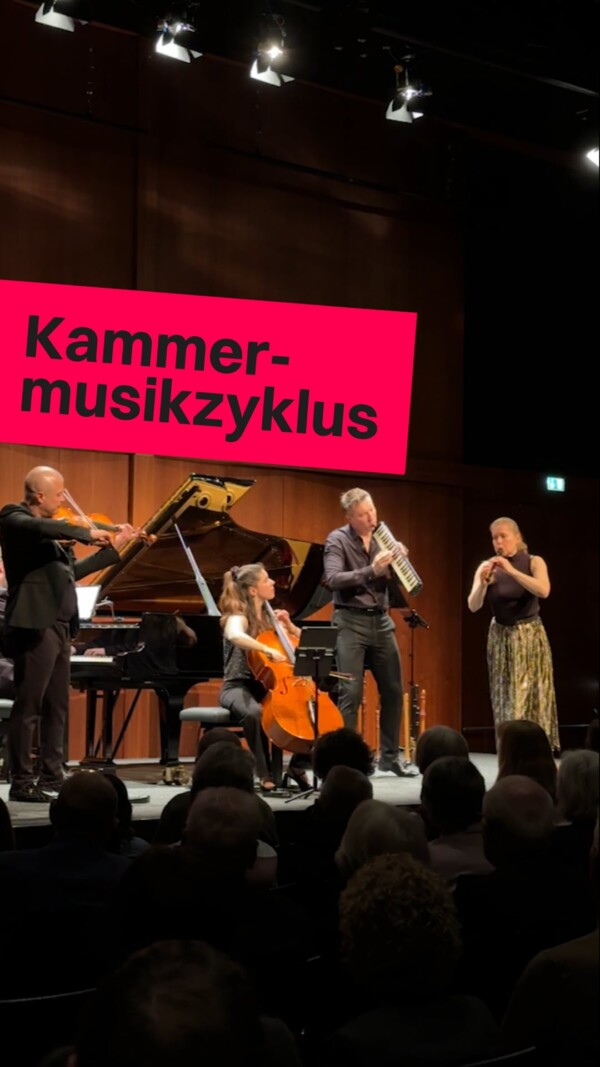 🎻 Gewinne Tickets für den Reutlinger Kammermusikzyklus!
 
Der Reutlinger Kammermusikzyklus 2026/27 bringt Konzerterlebnisse in die Stadthalle. 🎶
 
Zum Auftakt am 16. September 2026 erwartet dich ein besonderer Liederabend zum 300-jährigen Gedenken an den Reutlinger Stadtbrand. Gemeinsam mit dem Kulturamt der Stadt Reutlingen verlosen wir dafür 3 × 2 Tickets! 🎟️✨
 
So machst du mit:
1. Like diesen Beitrag ❤️
2. Folge @nurlieben
3. Markiere die Person, mit der du kommen möchtest. 👇

Teilnahmeschluss: 21. August um 9 Uhr
Aus allen Teilnehmer:innen werden drei Gewinner:innen gezogen. Viel Glück! 🍀
 
💡 Noch ein Tipp: Schüler:innen, Studierende und Auszubildende unter 28 Jahren bekommen 10 Minuten vor Konzertbeginn noch verfügbare Karten auf allen Plätzen für nur 10 € – mit gültigem Ausweis.
 
#reutlingen #nurlieben #kammermusik #konzert #kammermusikzyklus gewinnspiel kultur
 
Disclaimer: Die StaRT Stadtmarketing und Tourismus Reutlingen GmbH (StaRT) veranstaltet dieses Instagram-Gewinnspiel. Verantwortlicher im Sinne der DSGVO ist StaRT GmbH. Teilnahme ist nur für Personen über 18 Jahren gestattet. Zum Thema Datenschutz befinden sich alle Informationen auf der Website visitreutlingen.de unter der Rubrik Datenschutz. Instagram ist kein Mitveranstalter des Gewinnspiels, die Verlosung steht in keinem Zusammenhang mit Instagram. Eine Barauszahlung des Gewinns ist nicht möglich. Der Rechtsweg ist ausgeschlossen.