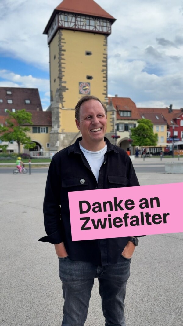 Wenn das Stadtfest Reutlingen am 19. und 20. Juni die Tore öffnet, ist einer unserer Hauptsponsoren für die perfekte Erfrischung am Start: @zwiefalter_klosterbrau ! 🍻🎉 
Niemand weiß so gut wie Brauereichef Peter Baader, wie echtes, regionales Bier ein Fest erst komplett macht. Und das Beste: Er lässt es sich nicht nehmen, das Stadtfest gemeinsam mit Oberbürgermeister Thomas Keck offiziell zu eröffnen! Sei am Freitag um 18:00 Uhr auf dem Marktplatz beim traditionellen Fassanstich dabei! 
Dein absolutes Highlight für die Anreise: Du kommst mit dem 1521-Bus nach Reutlingen? Dann halte die Augen offen! Zu bestimmten Uhrzeiten wartet an Bord eine kleine, exklusive Überraschung auf dich.  
Ein riesiges Dankeschön an das gesamte Team von @zwiefalter_klosterbrau für die großartige Unterstützung und das beste Bier der Region. Ohne euch wäre dieses Highlight nicht das, was es ist! ❤️ 
Schreib uns in die Kommentare: Mit wem stößt du am Freitagabend auf dem Marktplatz an? 
#reutlingen #zwiefalter #stadtfestreutlingen #visitreutlingen #nurlieben regional