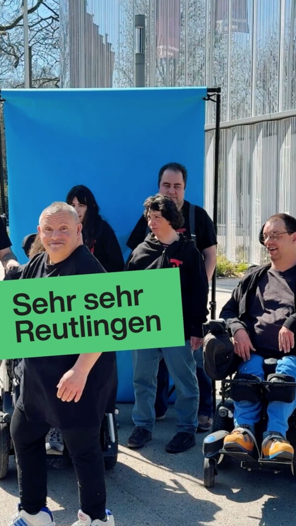 Manche Gefühle kann man nicht erklären, man muss sie hören. 🎶 Ein Song über Heimat, Reibung und Liebe auf den zweiten Blick. Echt, unverstellt und sehr Reutlingen.

Was mit „Reutlingen kannst du nicht mögen. Nur lieben.“ begann, geht weiter: Am Mittwoch, 6. Mai um 17:30 Uhr feiern wir gemeinsam auf dem Marktplatz den nächsten Schritt.

Der Song ist ab dann auf allen Streamingdiensten verfügbar und du kannst direkt Teil davon werden: Komm vorbei und sei im offiziellen Musikvideo dabei 😍🫶

#nurlieben #reutlingen #sehrsehrreutlingen #sehrsehrchill #rtsong
