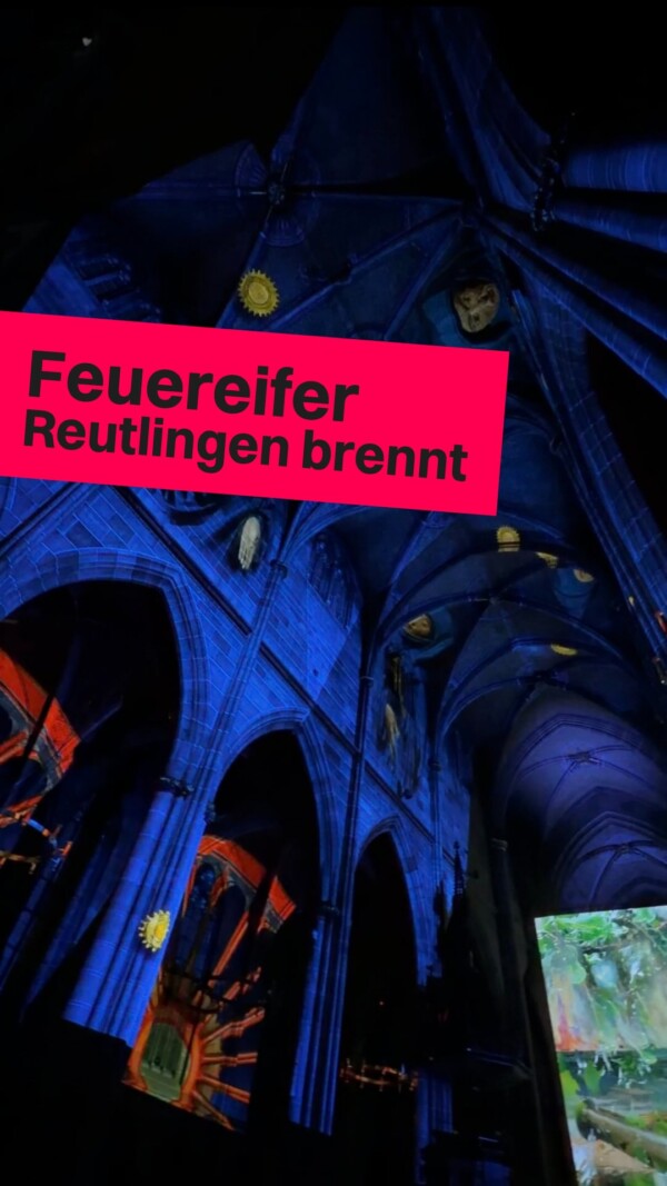 🔥 Feuereifer – eine einzigartige Show von Casa Magica in der Marienkirche!
 
Im Rahmen von „Reutlingen brennt“ dreht sich alles um den Reutlinger Stadtbrand vor 300 Jahren. Licht- und Videoprojektionen, Orgelmusik und die beeindruckende Architektur der Marienkirche verschmelzen zu einem raumhohen Gesamtkunstwerk.
 
📅 Bis 3. Oktober
📍 Marienkirche Reutlingen
🎟️ Tickets an der Abendkasse, in der Tourist Information oder online
 
Und danach? Ab in die Sommerlaube vom @cafesommer mit Drinks sowie süßen und herzhaften Leckereien. 🌭
 
Markiere die Person, mit der du Feuereifer erleben möchtest! 👇
 
#reutlingen #nurlieben #reutlingenbrennt #feuereifer #casamagica